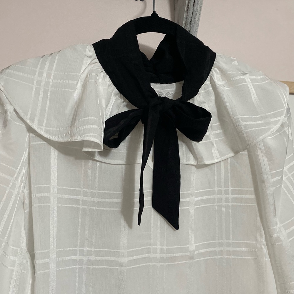 ☽ White & Black Bow Top - Picture 2 of 4